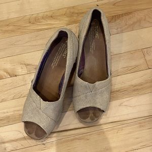 Tom’s peep toe espardrilles